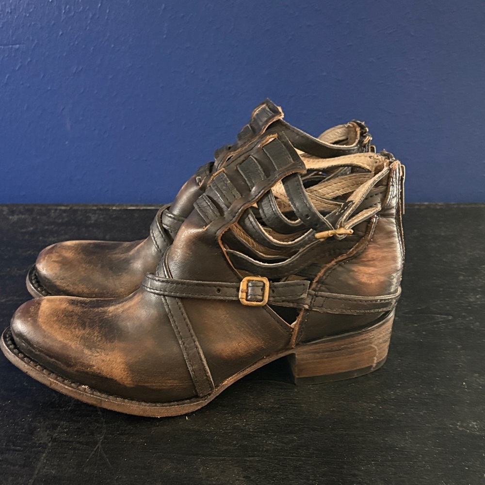 Freebird by Steven “Stair” Distressed Leather Ankle Bootie – Black – Size 6 – EU